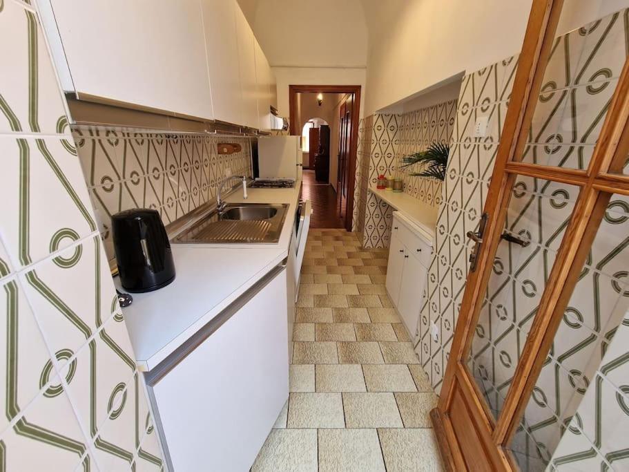 Silver Sands Finale Ligure - Traditional Apartment - 4 Beds & Terrace By The Beach 외부 사진