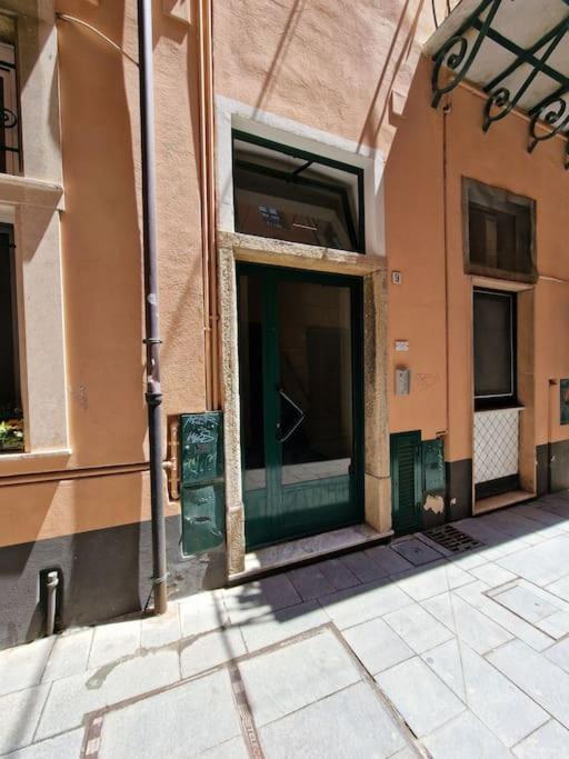 Silver Sands Finale Ligure - Traditional Apartment - 4 Beds & Terrace By The Beach 외부 사진