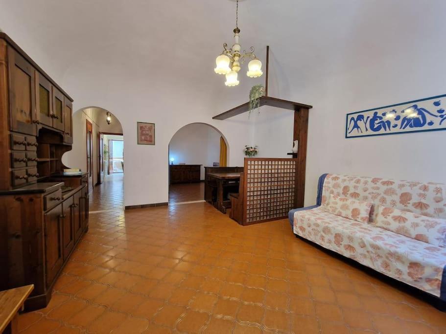 Silver Sands Finale Ligure - Traditional Apartment - 4 Beds & Terrace By The Beach 외부 사진