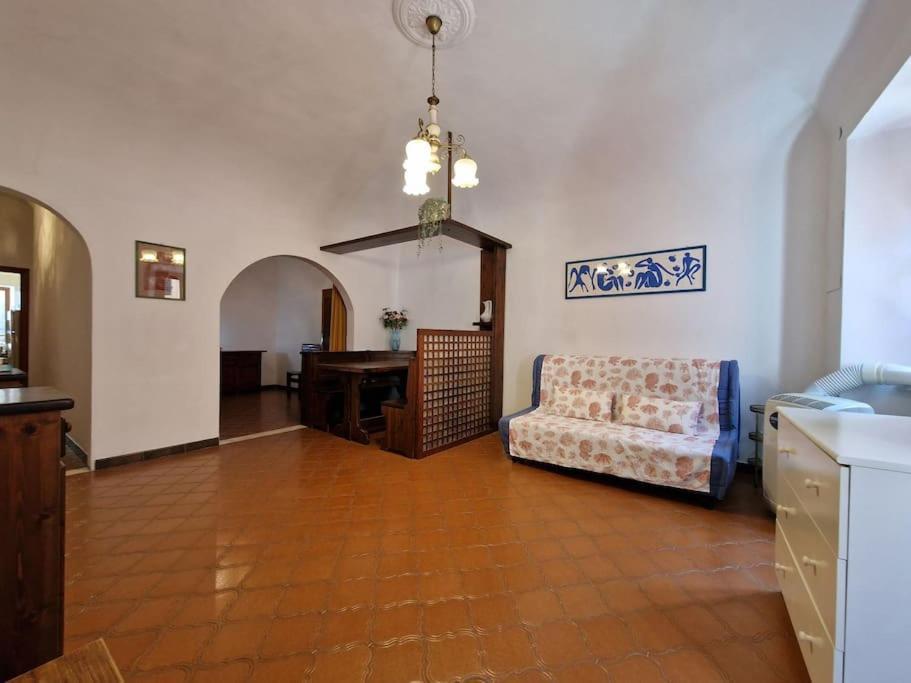 Silver Sands Finale Ligure - Traditional Apartment - 4 Beds & Terrace By The Beach 외부 사진