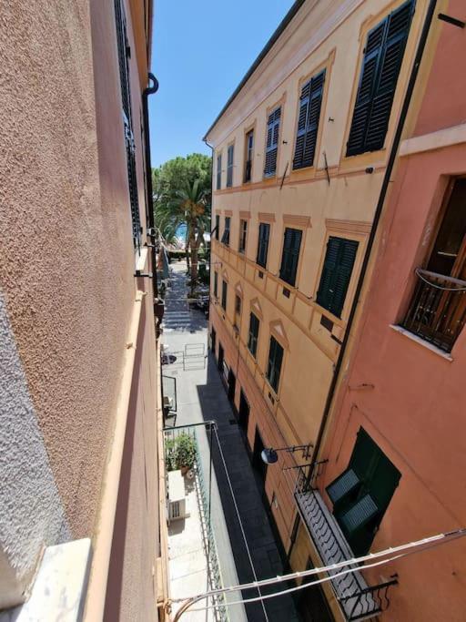 Silver Sands Finale Ligure - Traditional Apartment - 4 Beds & Terrace By The Beach 외부 사진